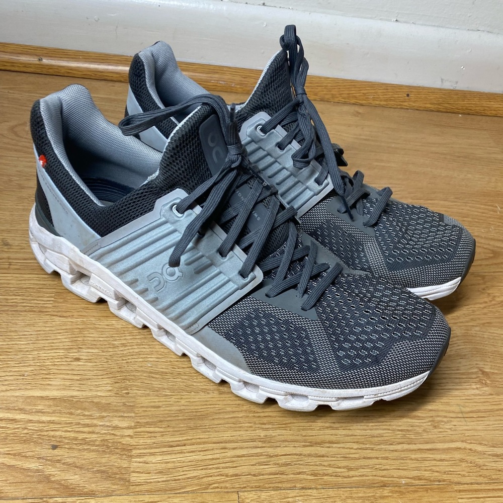 On Running Helion Sneaker
